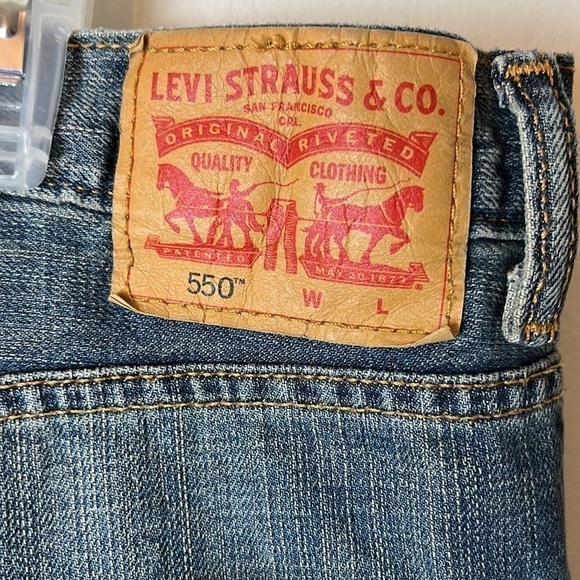 Levi’s 550 slightly distressed jeans. Size 48/30. - Picture 9 of 10